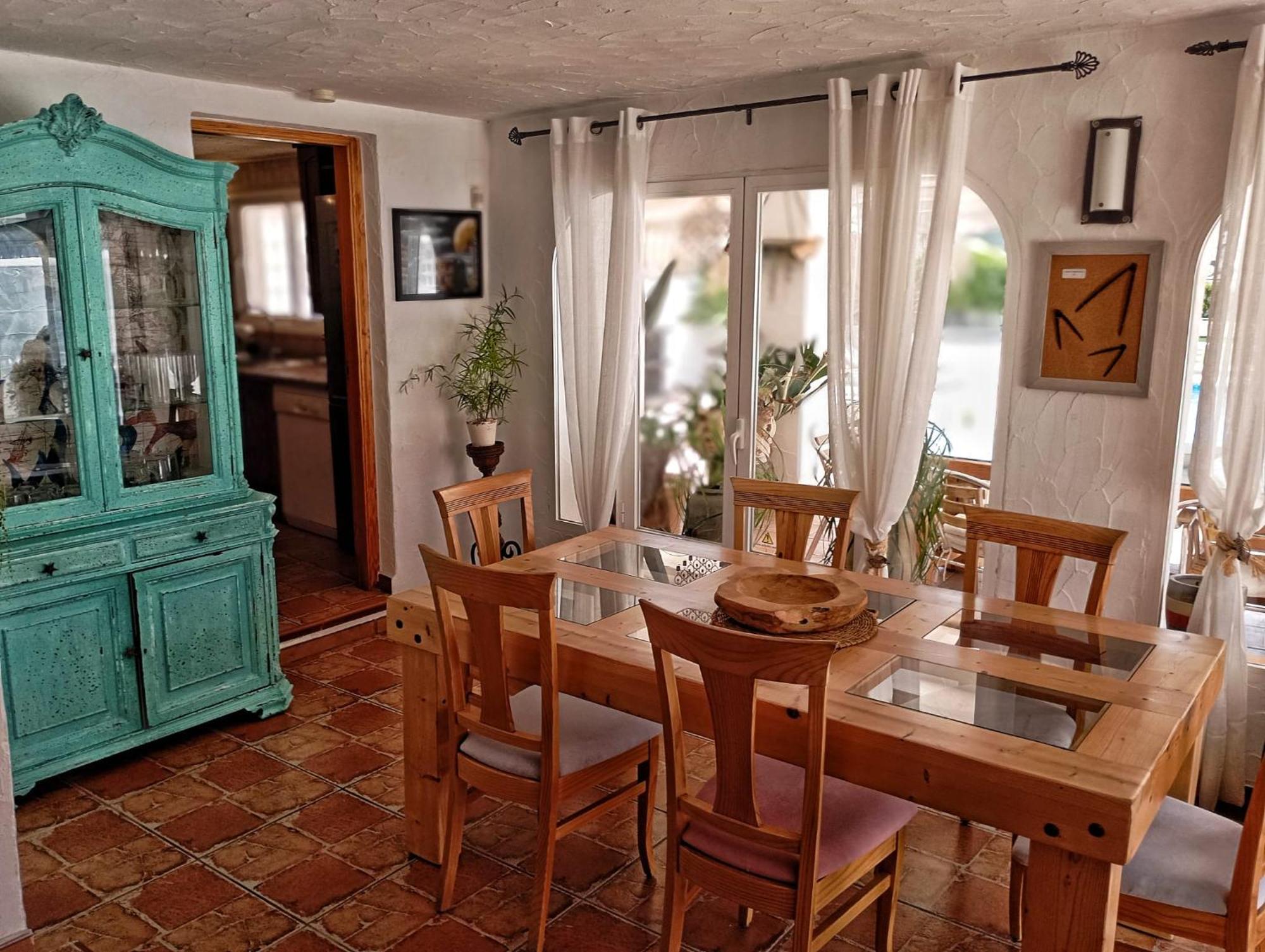 Caseta Blanca De Villa